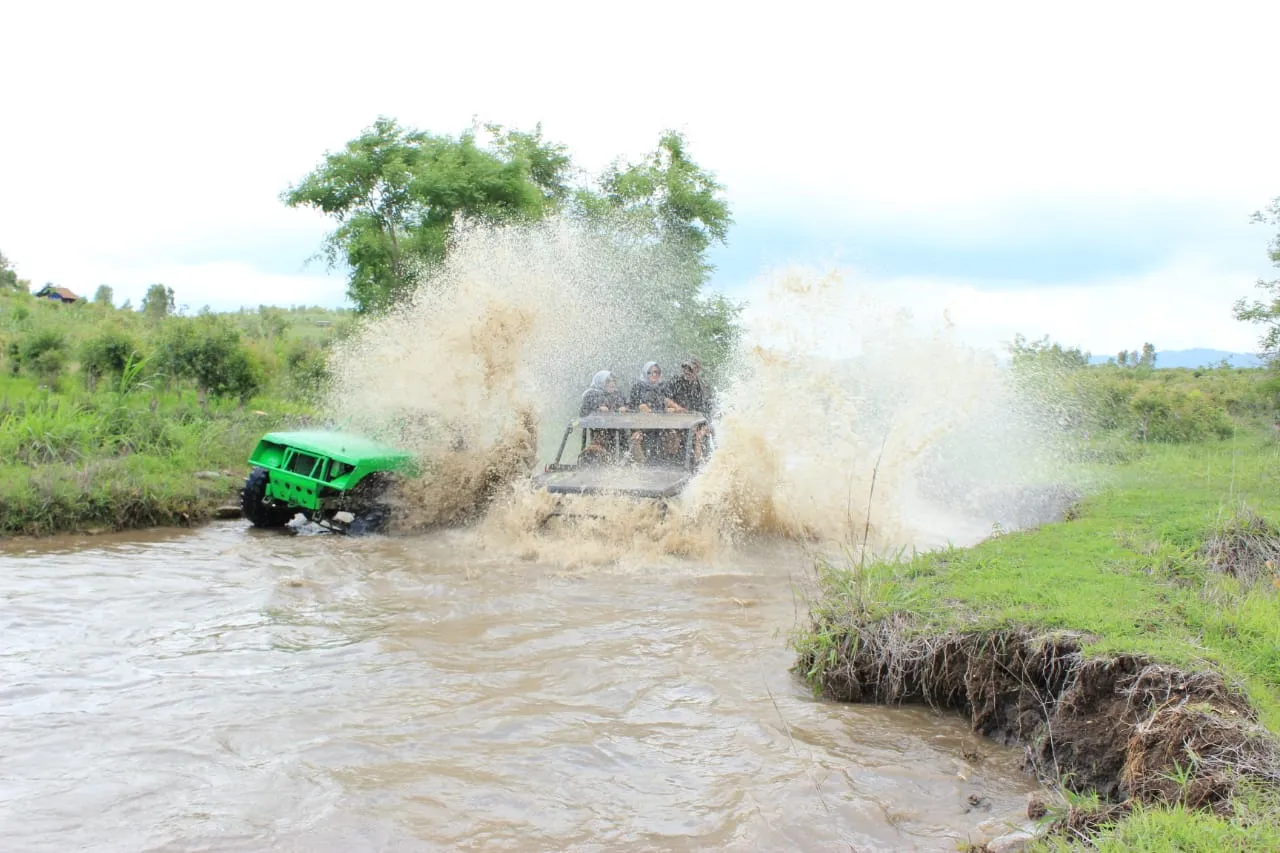 JEEP SUNGAI OYA